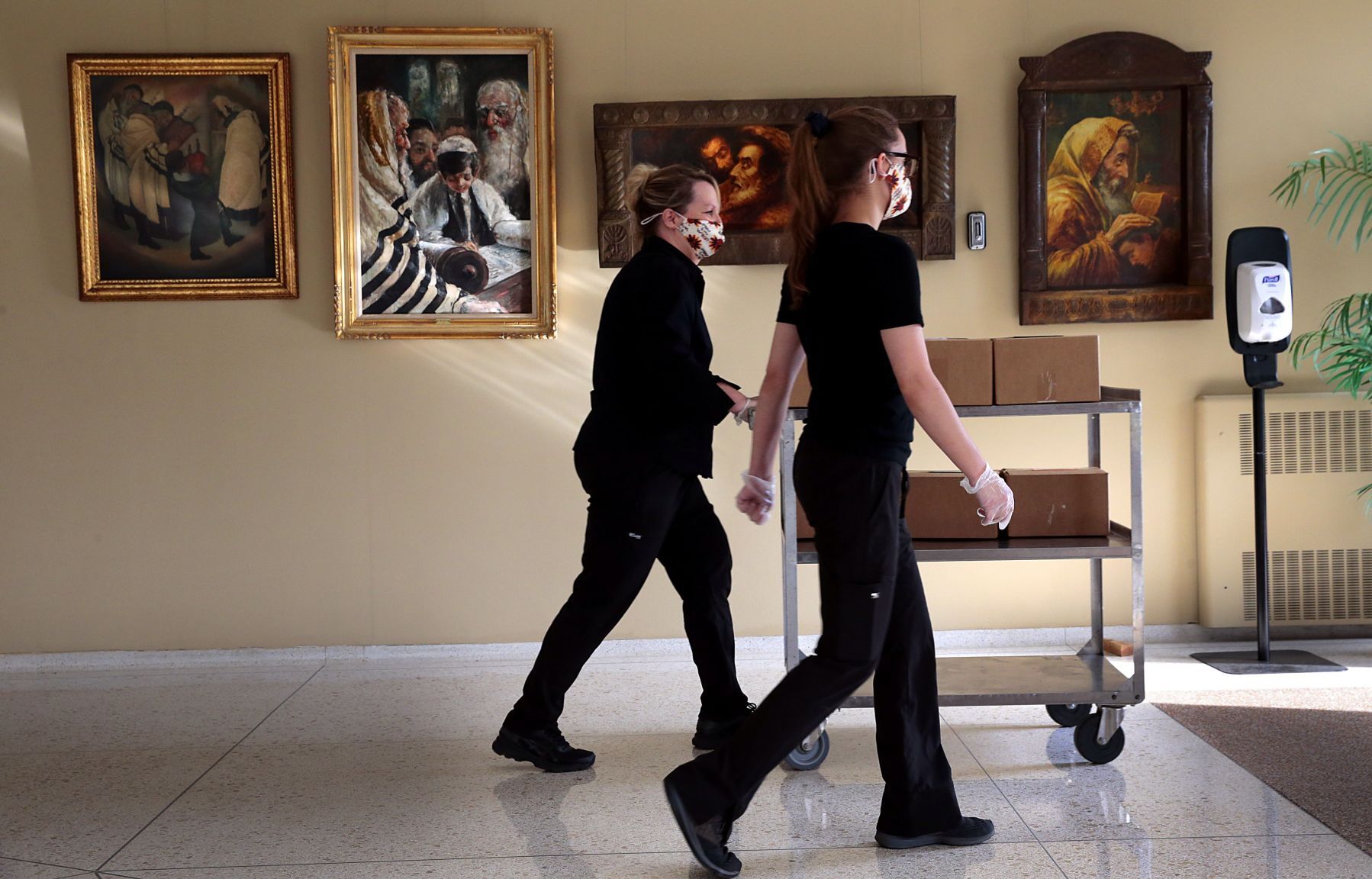 Temple preserves their Thanksgiving tradition, feeding the hungry with an eye on the virus